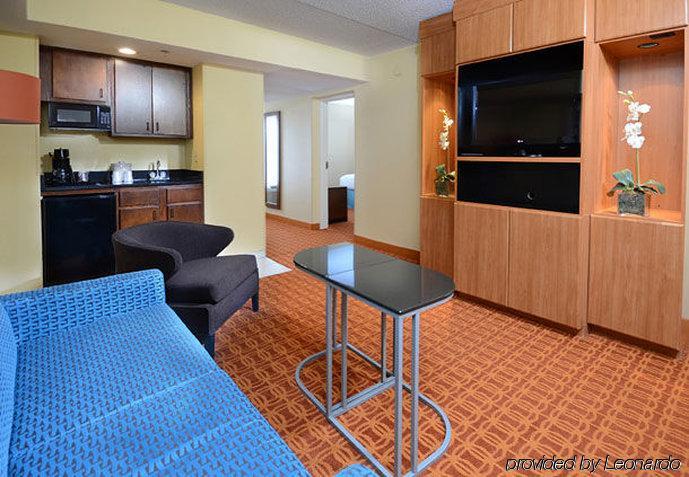 Fairfield Inn And Suites By Marriott Winston Salem/Hanes Exterior photo
