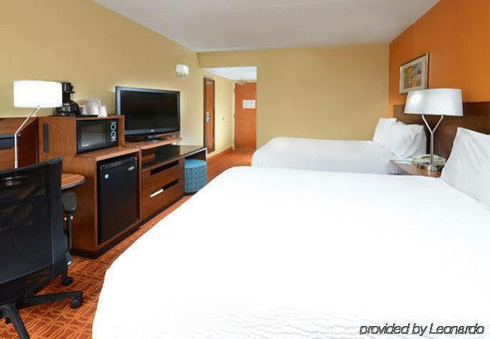 Fairfield Inn And Suites By Marriott Winston Salem/Hanes Exterior photo